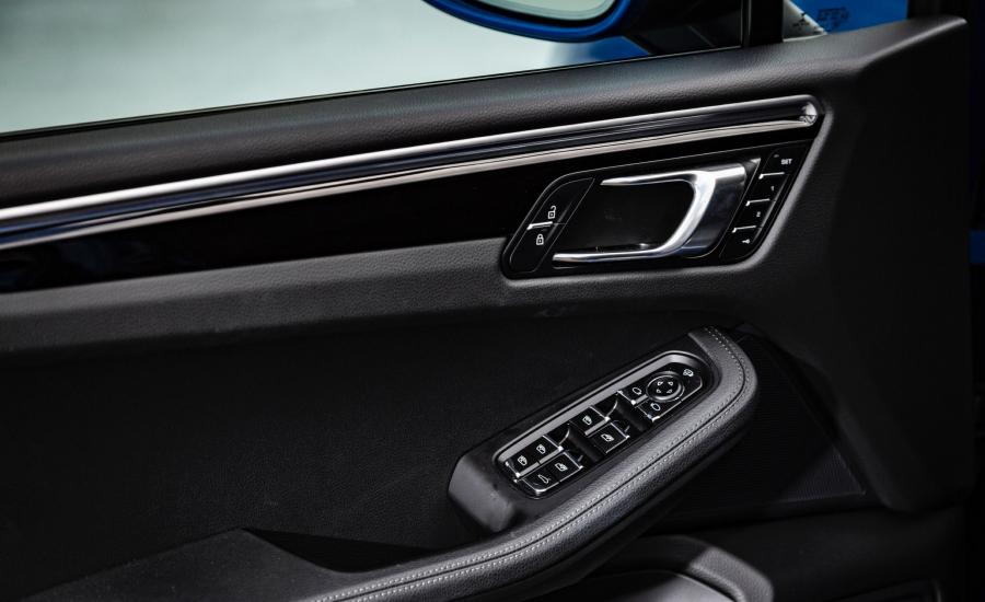 Детали интерьера Porsche Macan S (95B) 2019 года  (NA) (фото 16 из 25)